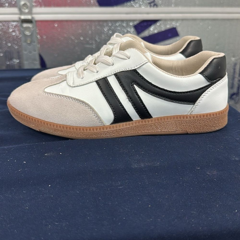 White and Black casual Sneakers- size 8- practically new! Worn once! - Picture 2 of 6